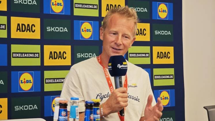 17 08 2025 xkhx Hamburg, Cycling ADAC CYCLASSICS 2025 Cycling event 2 Finish Fabian Wegmann Sports Director
