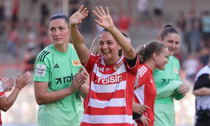 Athanasia Moraitou waves to the fans Action upper body Sport Football Soccer Test match Womens Bundesliga Season 2025 2026 17 08 2025 1 FC Union Berlin vs Real Madrid CF DFL regulations prohibit any use of photographs as image sequences and or quasi video