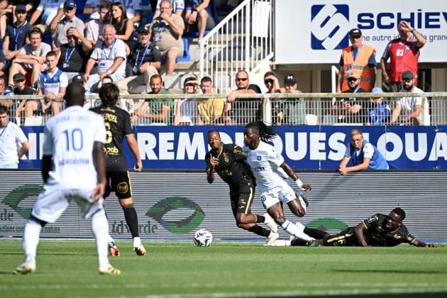 AJ Auxerre v FC Lorient - Ligue 1 McDonald s 2025 2026 93 Joel MVUKA (fcl) - 14 Gideon MENSAH (aja) during the Ligue 1 McDonald s match between Auxerre and Lorient at Stade Abbe Deschamps on August 17, 2025 in Auxerre, France. Auxerre France  Copyright: xFEPx 776368634