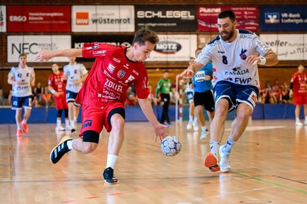 Bietigheim: HBL - 25 26 - DHB-Pokal - SG BBM Bietigheim - VfL Potsdam v.li. Nico Bacani (Bietigheim), Davide Bulzamini (Potsdam) Bietigheim-Bissingen Halle am Viadukt Baden-Württemberg Deutschland