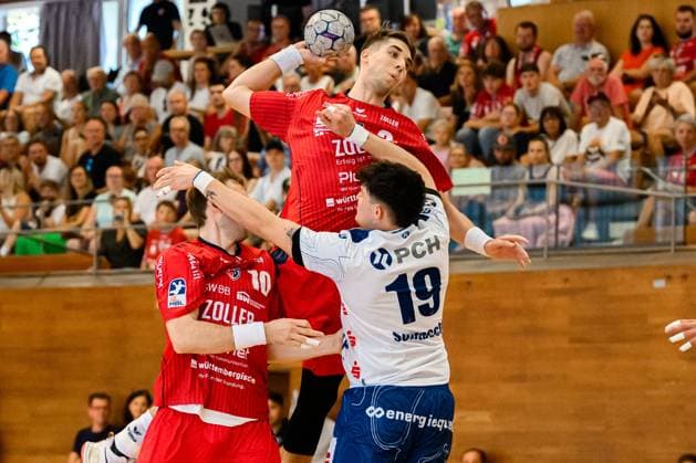 Bietigheim: HBL - 25 26 - DHB-Pokal - SG BBM Bietigheim - VfL Potsdam Tom Wolf (Bietigheim), Nikola Vlahovic (Bietigheim), Gabriele Sontacchi (Potsdam) Bietigheim-Bissingen Halle am Viadukt Baden-Württemberg Deutschland