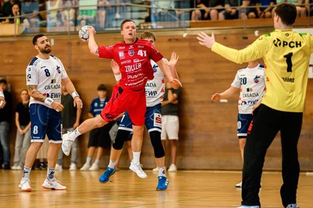 Bietigheim: HBL - 25 26 - DHB-Pokal - SG BBM Bietigheim - VfL Potsdam Till Hermann (Bietighiem), Torhueter Frederik Höler Hoeler (Potsdam) Bietigheim-Bissingen Halle am Viadukt Baden-Württemberg Deutschland