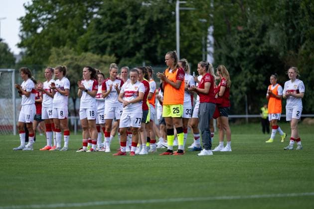 Eve Boettcher VfB Stuttgart, 25 , Leonie Schetter VfB Stuttgart, 77 , Jana Beuschlein VfB Stuttgart, 20 , Jana Spengler VfB Stuttgart, 18 , Maximiliane Rall VfB Stuttgart, 08 , Rosa Rueckert VfB Stuttgart, 11 , Meike Meßmer VfB Stuttgart, 29 and team is disappointed about the defeat, GER, VfB Stuttgart vs 1 FSV Mainz 05, Soccer Women DFB Cup, Playoff, Season 2025 2026, 17 08 2025 GER, VfB Stuttgart vs 1 FSV Mainz 05, Soccer Women DFB Cup, Playoff, Season 2025 2026, 17 08 2025 Bad Cannstatt Copyright: xEibner-Pressefoto Memmlerx EP_MMR