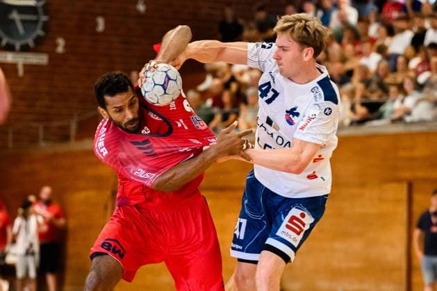 Bietigheim HBL 25 26 DHB Pokal SG BBM Bietigheim VfL Potsdam v li in duel Djibril M™Bengue Bietigheim , Dustin Kraus Potsdam Bietigheim Bissingen Halle am Viadukt Baden Württemberg Germany