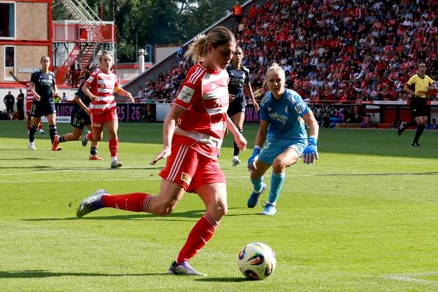 DEU, 2 BL, Frauen, 1 FC Union vs Real Madrid, 17 08 2025, Stadion Alte Foersterei, Berlin, DEU, 2 BL, Frauen, 1 FC Union vs Real Madrid, im Bild Eileen Campbell 1 FC Union Berlin 10 , Frohms Merle Real Madrid 13 DFL regulations prohibit any use of Photographs as image sequences and or quasi video nordphotoxGmbHx xEngler nph00076