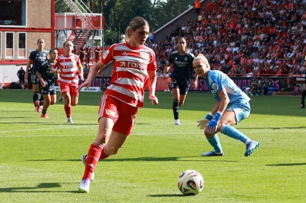DEU, 2 BL, Frauen, 1 FC Union vs Real Madrid, 17 08 2025, Stadion Alte Foersterei, Berlin, DEU, 2 BL, Frauen, 1 FC Union vs Real Madrid, im Bild Eileen Campbell 1 FC Union Berlin 10 , Frohms Merle Real Madrid 13 DFL regulations prohibit any use of Photographs as image sequences and or quasi video nordphotoxGmbHx xEngler nph00076