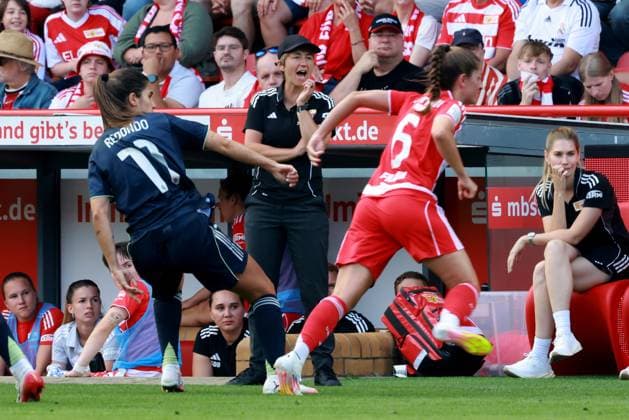 DEU, 2 BL, Frauen, 1 FC Union vs Real Madrid, 17 08 2025, Stadion Alte Foersterei, Berlin, DEU, 2 BL, Frauen, 1 FC Union vs Real Madrid, im Bild Cheftrainerin Ailien Poese 1 FC Union Berlin , Celine Frank 1 FC Union Berlin 6 , Redondo Alba Real Madrid 11 DFL regulations prohibit any use of Photographs as image sequences and or quasi video nordphotoxGmbHx xEngler nph00076