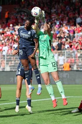 1 Bundesliga Womens Test Match Union Berlin Real Madrid Goalkeeper Melanie Wagner Union Berlin 12 saves the ball from Naomie Feller Real Madrid 20 , during the match in the 1 Bundesliga Womens Test Match Union Berlin Real Madrid in Berlin, Stadion An der alten Försterei , on 17 08 2025 DFB regulations prohibit any use of photographs as image sequences and or quasi video Copyright: xBEAUTIFULxSPORTS Frankex
