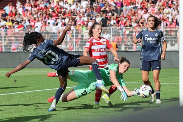 1 Bundesliga Womens Test Match Union Berlin Real Madrid Goalkeeper Melanie Wagner Union Berlin 12 saves a shot on goal from Naomie Feller Real Madrid 20 , during the match in the 1 Bundesliga Womens Test Match Union Berlin Real Madrid in Berlin, Stadion An der alten Försterei , on 17 08 2025 DFB regulations prohibit any use of photographs as image sequences and or quasi video Copyright: xBEAUTIFULxSPORTS Frankex