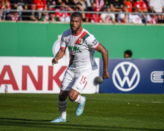 Soccer I Men I Season 2025 2026 I DFB Cup I Hallescher FC FC Augsburg I 17 08 2025 Steve Mounie 15, FC Augsburg Crop, close-up, portrait, portrait, single photo, single image, body Halle Saale Leuna Chemie Stadion Sachsen Anhalt Germany Copyright: xLobeca InesxHähnelx
