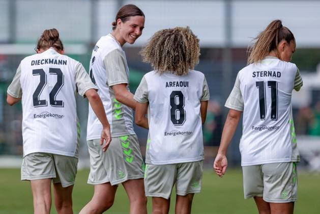 from left Rieke Dieckmann SV Werder Bremen, 22 , Lara Schmidt SV Werder Bremen, 24 , goal scorer Medina Desic SV Werder Bremen, 9 and Maja Sternad SV Werder Bremen, 11 with goal celebration, cheering, jubilation, optimistic, match scene, highlight, joy about the goal for 3 3, 17 08 2025, Bramsche Germany , Soccer, Test match women, SV Werder Bremen FC Twente Enschede xobx