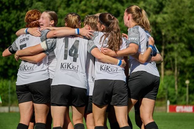 17 08 2025, Football, Women, Women, DFB Cup Play Offs, Season 2025 2026, Holstein Women, Holstein Kiel SV Meppen cheering at SV Meppen after the goal Kiel, Citti Football Park Proj Holstein Stadium Schleswig Holstein Germany