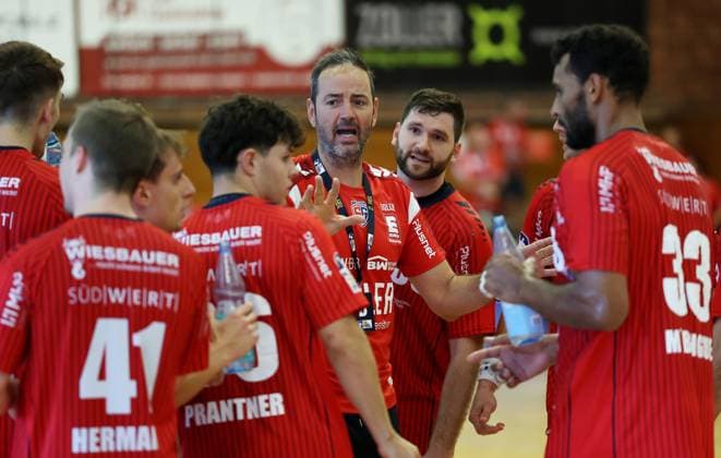 BAU 17 08 2025 Bietigheim Handball DHB Pokal SG BBM Bietigheim vs VfL Potsdam, Coach Iker Romero BBM, center