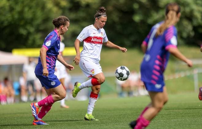 DEU, Stuttgart VfB Stuttgart vs Mainz 05, DFB Pokal Frauen, DFB, Bezirkssportanlage NeckarPark PSV Stadion, Saison 25 26, Play offs im Bild Anna Line Donner FSV Mainz 05 , Nicole Billa VfB Stuttgart 26 DFB DFL REGULATIONS PROHIBIT ANY USE OF PHOTOGRAPHS AS IMAGE SEQUENCES AND OR QUASI VIDEO, 17 08 2025, Copyright: HMBxMedia HendrikxHamelau
