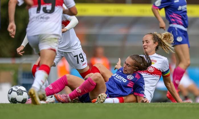 DEU, Stuttgart VfB Stuttgart vs Mainz 05, DFB Pokal Frauen, DFB, Bezirkssportanlage NeckarPark PSV Stadion, Saison 25 26, Play offs im Bild Miriam Sterrer FSV Mainz 05 3 , Tamar Dongus VfB Stuttgart 32 DFB DFL REGULATIONS PROHIBIT ANY USE OF PHOTOGRAPHS AS IMAGE SEQUENCES AND OR QUASI VIDEO, 17 08 2025, Copyright: HMBxMedia HendrikxHamelau