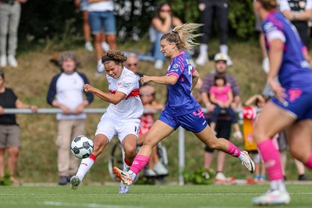 DEU, Stuttgart VfB Stuttgart vs Mainz 05, DFB Pokal Frauen, DFB, Bezirkssportanlage NeckarPark PSV Stadion, Saison 25 26, Play offs im Bild Rosa Rückert VfB Stuttgart 11 , Laura Schmahl FSV Mainz 05 20 DFB DFL REGULATIONS PROHIBIT ANY USE OF PHOTOGRAPHS AS IMAGE SEQUENCES AND OR QUASI VIDEO, 17 08 2025, Copyright: HMBxMedia HendrikxHamelau