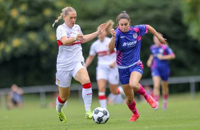 DEU, Stuttgart VfB Stuttgart vs Mainz 05, DFB Pokal Frauen, DFB, Bezirkssportanlage NeckarPark PSV Stadion, Saison 25 26, Play offs im Bild Zweikampf Charlotte Blümel VfB Stuttgart 6 , Vital Kats FSV Mainz 05 30 DFB DFL REGULATIONS PROHIBIT ANY USE OF PHOTOGRAPHS AS IMAGE SEQUENCES AND OR QUASI VIDEO, 17 08 2025, Copyright: HMBxMedia HendrikxHamelau