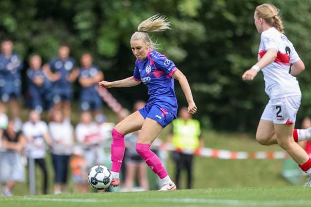 DEU, Stuttgart VfB Stuttgart vs Mainz 05, DFB Pokal Frauen, DFB, Bezirkssportanlage NeckarPark PSV Stadion, Saison 25 26, Play offs im Bild Mainz 05 wins against Stuttgart after goals from Chiara Bouziane FSV Mainz 05 10 and Maja Pageler FSV Mainz 05 37 2 0, Celebrating their entry into the DFB Cup main round, Chiara Bouziane FSV Mainz 05 10 DFB DFL REGULATIONS PROHIBIT ANY USE OF PHOTOGRAPHS AS IMAGE SEQUENCES AND OR QUASI VIDEO, 17 08 2025, Copyright: HMBxMedia HendrikxHamelau