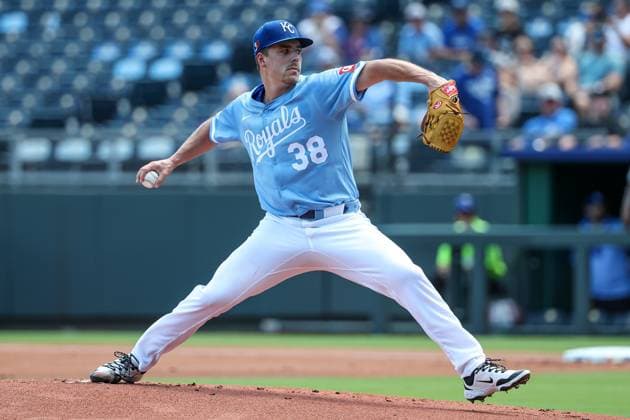 August 17, 2025: Kansas City Royals starting pitcher Ryan Bergert (38) throws against the Chicago White Sox during the first inning at Kauffman Stadium in Kansas City, MO. CSM Kansas City United States of America - ZUMAc04_ 20250817_zma_c04_026 Copyright: xDavidxSmithx