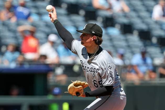 August 17, 2025: Chicago White Sox starting pitcher Davis Martin (65) throws against the Kansas City Royals during the first inning at Kauffman Stadium in Kansas City, MO. CSM Kansas City United States of America - ZUMAc04_ 20250817_zma_c04_027 Copyright: xDavidxSmithx