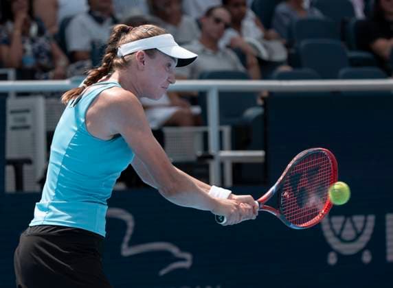 August 17, 2025: Elena Rybakina (KAZ) loses to Iga Swiatek (POL) 7-5, 6-3, at the Cincinnati Open being played at Lindner Family Tennis Center in Mason, Ohio, {USA} Ã‚ Tennisclix Cal Media Mason USA - ZUMAc04_ 20250817_zma_c04_040 Copyright: xLesliexBillmanx