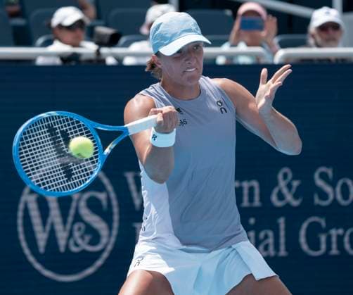August 17, 2025: Elena Rybakina (KAZ) loses to Iga Swiatek (POL) 7-5, 6-3, at the Cincinnati Open being played at Lindner Family Tennis Center in Mason, Ohio, {USA} Ã‚ Tennisclix Cal Media Mason USA - ZUMAc04_ 20250817_zma_c04_046 Copyright: xLesliexBillmanx