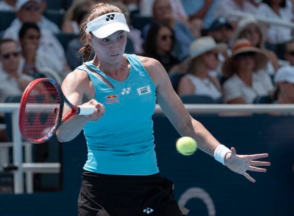 August 17, 2025: Elena Rybakina (KAZ) loses to Iga Swiatek (POL) 7-5, 6-3, at the Cincinnati Open being played at Lindner Family Tennis Center in Mason, Ohio, {USA} Ã‚ Tennisclix Cal Media Mason USA - ZUMAc04_ 20250817_zma_c04_054 Copyright: xLesliexBillmanx