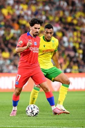 FC Nantes v Paris Saint-Germain FC - Ligue 1 McDonald s 2025 2026 31 Mostafa MOHAMED (fcn) - 17 VITINHA (psg) during the Ligue 1 McDonald s match between FC Nantes and Paris Saint-Germain FC at Stade de la Beaujoire on August 17, 2025 in Nantes, France. Nantes France  Copyright: xFEPx 776348097