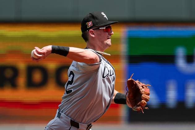 August 17, 2025: Chicago White Sox shortstop Colson Montgomery (12) throws to first for the out on Kansas City Royals center fielder John Rave (16) during the third inning at Kauffman Stadium in Kansas City, MO. CSM Kansas City United States of America - ZUMAc04_ 20250817_zma_c04_057 Copyright: xDavidxSmithx