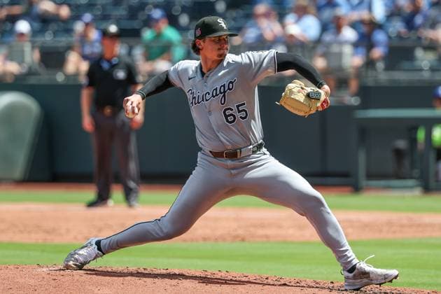 August 17, 2025: Chicago White Sox starting pitcher Davis Martin (65) throws against the Kansas City Royals during the third inning at Kauffman Stadium in Kansas City, MO. CSM Kansas City United States of America - ZUMAc04_ 20250817_zma_c04_059 Copyright: xDavidxSmithx