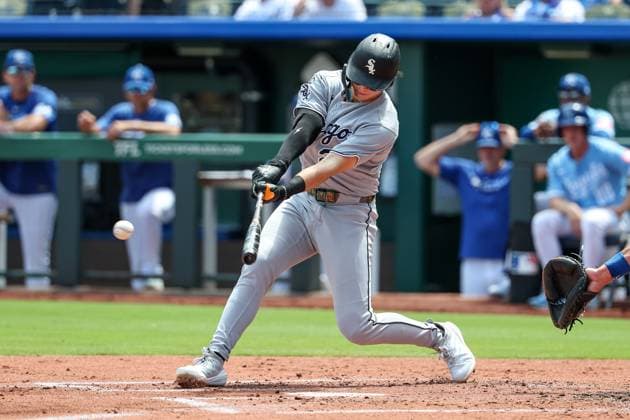 August 17, 2025: Chicago White Sox center fielder Brooks Baldwin (27) singles during the third inning against the Kansas City Royals at Kauffman Stadium in Kansas City, MO. CSM Kansas City United States of America - ZUMAc04_ 20250817_zma_c04_063 Copyright: xDavidxSmithx