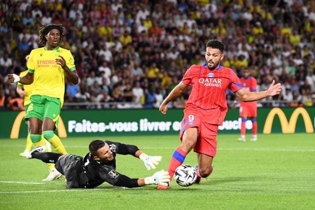 FC Nantes v Paris Saint-Germain FC - Ligue 1 McDonald s 2025 2026 01 Anthony LOPES (fcn) - 09 Goncalo MATIAS RAMOS (psg) during the Ligue 1 McDonald s match between FC Nantes and Paris Saint-Germain FC at Stade de la Beaujoire on August 17, 2025 in Nantes, France. Nantes France  Copyright: xFEPx 776348097