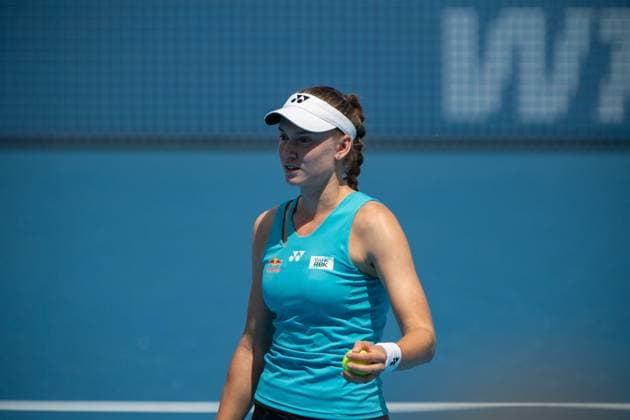 Cincinnati Open Semifinals: Iga ÅöwiÄÖtek V Elena Rybakina Elena Rybakina is seen during her semifinals match at the Cincinnati Open in Mason, Ohio, on August 17, 2025. Mason Ohio United States  Copyright: xJasonxWhitmanx originalFilename:whitman-cincinna250817_npuFT.jpg