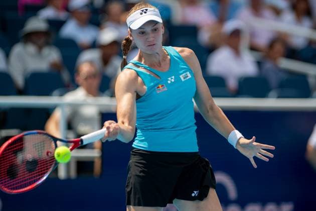 Cincinnati Open Semifinals: Iga ÅöwiÄÖtek V Elena Rybakina Elena Rybakina is seen during her semifinals match at the Cincinnati Open in Mason, Ohio, on August 17, 2025. Mason Ohio United States  Copyright: xJasonxWhitmanx originalFilename:whitman-cincinna250817_npyBH.jpg