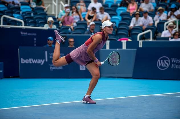 Cincinnati Open Semifinals: Jasmine Paolini V Veronika Kudermetova Veronika Kudermetova is seen during her semifinals match at the Cincinnati Open in Mason, Ohio, on August 17, 2025. Mason Ohio United States  Copyright: xJasonxWhitmanx originalFilename:whitman-cincinna250817_npE9Z.jpg