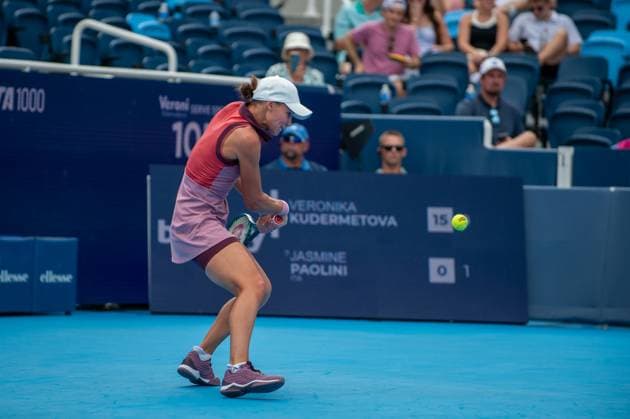 Cincinnati Open Semifinals: Jasmine Paolini V Veronika Kudermetova Veronika Kudermetova is seen during her semifinals match at the Cincinnati Open in Mason, Ohio, on August 17, 2025. Mason Ohio United States  Copyright: xJasonxWhitmanx originalFilename:whitman-cincinna250817_npNwy.jpg
