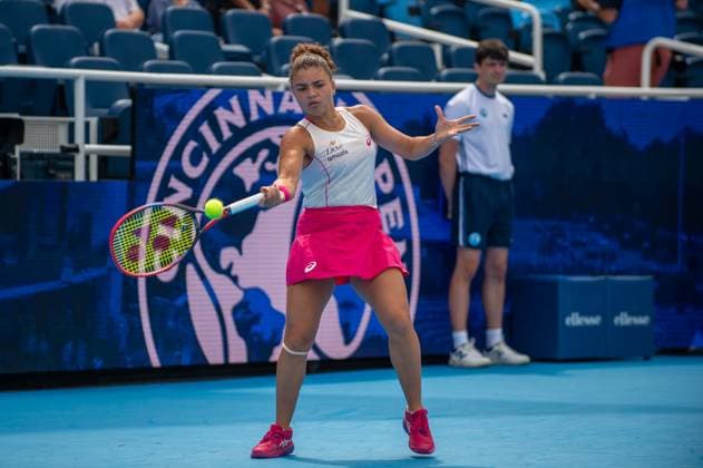Cincinnati Open Semifinals: Jasmine Paolini V Veronika Kudermetova Jasmine Paolini is seen during her semifinals match at the Cincinnati Open in Mason, Ohio, on August 17, 2025. Mason Ohio United States  Copyright: xJasonxWhitmanx originalFilename:whitman-cincinna250817_npolN.jpg