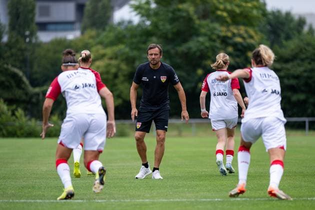 Heiko Gerber VfB Stuttgart, Coach at Warm Up, GER, VfB Stuttgart vs 1 FSV Mainz 05, Soccer Women DFB Cup, Playoff, Season 2025 2026, 17 08 2025 GER, VfB Stuttgart vs 1 FSV Mainz 05, Soccer Women DFB Cup, Playoff, Season 2025 2026, 17 08 2025 Bad Cannstatt Copyright: xEibner-Pressefoto Memmlerx EP_MMR
