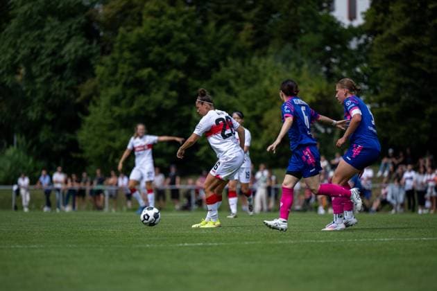 Nicole Billa VfB Stuttgart, 26 in duel with Akari Kurishima FSV Mainz 05, 06 , Johanna Berg FSV Mainz 05, 09 , GER, VfB Stuttgart vs 1 FSV Mainz 05, Soccer Women DFB Cup, Playoff, Season 2025 2026, 17 08 2025 GER, VfB Stuttgart vs 1 FSV Mainz 05, Soccer Women DFB Cup, Playoff, Season 2025 2026, 17 08 2025 Bad Cannstatt Copyright: xEibner-Pressefoto Memmlerx EP_MMR