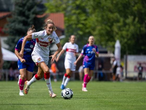 Fabienne Dongus VfB Stuttgart, 33 on the ball, GER, VfB Stuttgart vs 1 FSV Mainz 05, Soccer Women DFB Cup, Playoff, Season 2025 2026, 17 08 2025 GER, VfB Stuttgart vs 1 FSV Mainz 05, Soccer Women DFB Cup, Playoff, Season 2025 2026, 17 08 2025 Bad Cannstatt Copyright: xEibner-Pressefoto Memmlerx EP_MMR