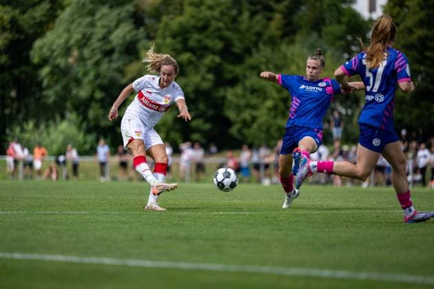 Fabienne Dongus VfB Stuttgart, 33 on the ball, next to her Maja Pageler FSV Mainz 05, 37 , Nadine Anstatt FSV Mainz 05, 27 , GER, VfB Stuttgart vs 1 FSV Mainz 05, Soccer Women DFB Cup, Playoff, Season 2025 2026, 17 08 2025 GER, VfB Stuttgart vs 1 FSV Mainz 05, Soccer Women DFB Cup, Playoff, Season 2025 2026, 17 08 2025 Bad Cannstatt Copyright: xEibner-Pressefoto Memmlerx EP_MMR