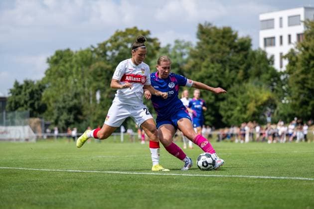 Nicole Billa VfB Stuttgart, 26 in duel with Johanna Berg FSV Mainz 05, 09 , GER, VfB Stuttgart vs 1 FSV Mainz 05, Soccer Women DFB Cup, Playoff, Season 2025 2026, 17 08 2025 GER, VfB Stuttgart vs 1 FSV Mainz 05, Soccer Women DFB Cup, Playoff, Season 2025 2026, 17 08 2025 Bad Cannstatt Copyright: xEibner-Pressefoto Memmlerx EP_MMR