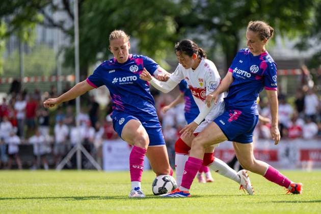 Haruka Osawa VfB Stuttgart, 79 in duel with Johanna Berg FSV Mainz 05, 09 , Anna Lotte Donner FSV Mainz 05, 15 , GER, VfB Stuttgart vs 1 FSV Mainz 05, Soccer Women DFB Cup, Playoff, Season 2025 2026, 17 08 2025 GER, VfB Stuttgart vs 1 FSV Mainz 05, Soccer Women DFB Cup, Playoff, Season 2025 2026, 17 08 2025 Bad Cannstatt Copyright: xEibner-Pressefoto Memmlerx EP_MMR