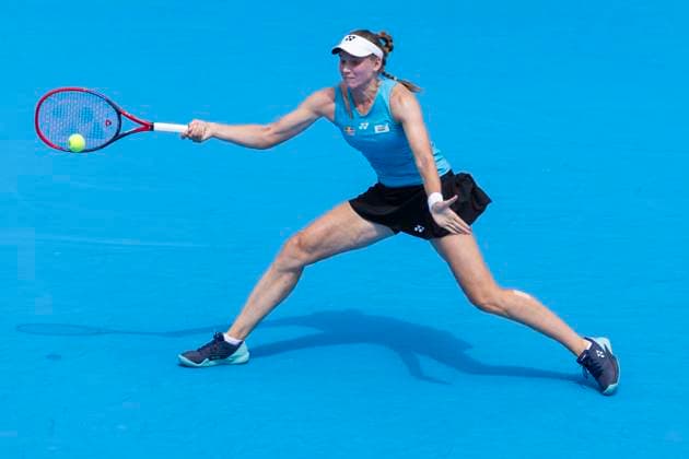 August 17, 2025, Mason, Ohio, USA: Mason, Ohio; Cincinnati Open Tennis Tournament - 2025 08 17 - Elena Rybakina plays a ball against opponent Iga Swiatek. - ZUMAPress Mason USA - ZUMAn24_ 20250817_zaf_n24_082 Copyright: xWallyxNellx