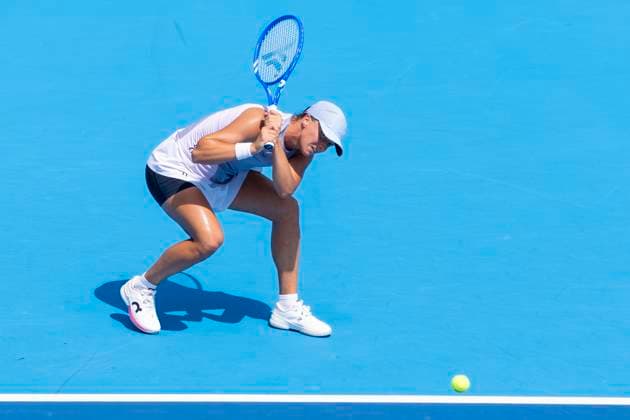 August 17, 2025, Mason, Ohio, USA: Mason, Ohio; Cincinnati Open Tennis Tournament - 2025 08 17 - Iga Swiatek plays a ball against opponent Elena Rybakina. - ZUMAPress Mason USA - ZUMAn24_ 20250817_zaf_n24_083 Copyright: xWallyxNellx