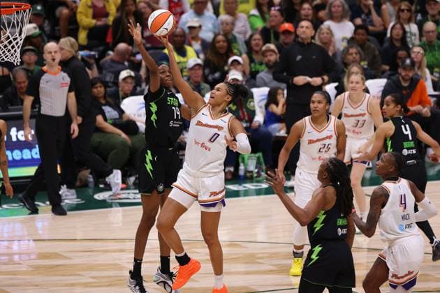 August 17, 2025, Seattle, Washington, USA: Phoenix Mercury forward SATOU SABALLY (0) attempts a field goal while guarded by Seattle Storm center DOMINIQUE MALONGA (14) in the WNBA, Basketball Damen, USA matchup between the Seattle Storm and Phoenix Mercury at Climate Pledge Arena on August 17, 2025 in Seattle, Washington. Seattle USA - ZUMAd218 20250817_zsp_d218_015 Copyright: xRichardxDizonx