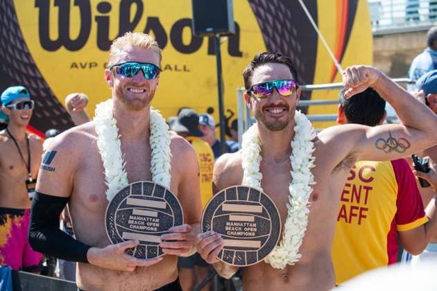 August 17, 2025, Manhattan Beach, California, USA: CHASE BUDINGER (left) and MILES EVANS (right) pose with their plaques after winning the Manhattan Beach Open. Manhattan Beach USA - ZUMAl183 20250817_znp_l183_008 Copyright: xJasenxLaksx