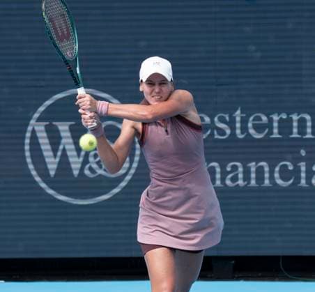 August 17, 2025: Veronika Kudermetova loses to Jasmine Paolini (ITA) 6-3, 6-7, at the Cincinnati Open being played at Lindner Family Tennis Center in Mason, Ohio, {USA} Tennisclix Cal Media Mason USA - ZUMAc04_ 20250817_zma_c04_095 Copyright: xLesliexBillmanx