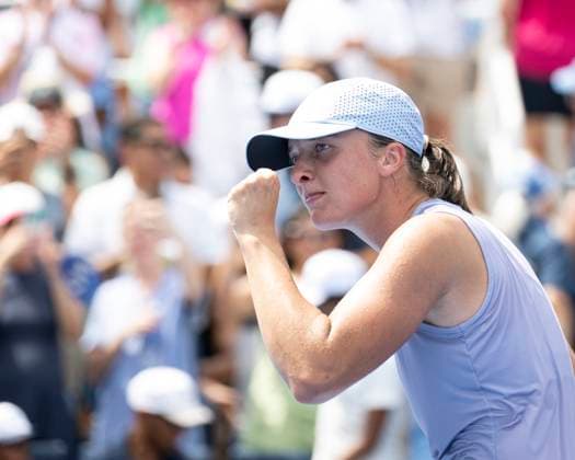 CINCINNATI, OH - AUGUST 17: Iga Swiatek (POL) celebrates winning her semifinal match against Elena Rybakina (KAZ) in the Cincinnati Open at the Lindner Family Tennis Center on August 17, 2025 in Mason, OH. (Photo by Shelley Lipton Icon Sportswire) TENNIS: AUG 17 Cincinnati Open EDITORIAL USE ONLY Icon250817287