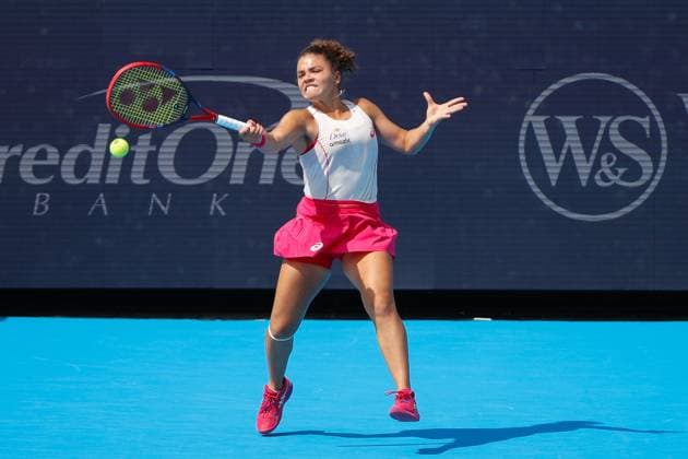 CINCINNATI, OH - AUGUST 17: Jasmine Paolini of Italy hits a forehand during the semifinal round of the Cincinnati Open at the Lindner Family Tennis Center on August 17, 2025 in Mason, OH. (Photo by Ian Johnson Icon Sportswire) TENNIS: AUG 17 Cincinnati Open EDITORIAL USE ONLY Icon250817022